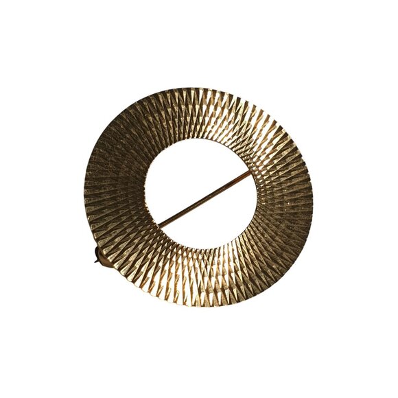 Vintage Gold Tone Round Textured Pin Brooch Germany Elegant Accessory MCM Gift - Picture 1 of 4